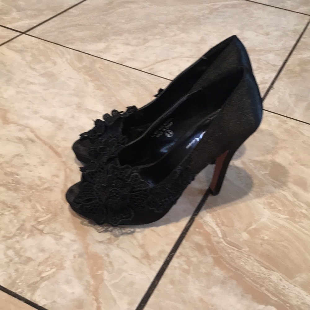 Black lace heals